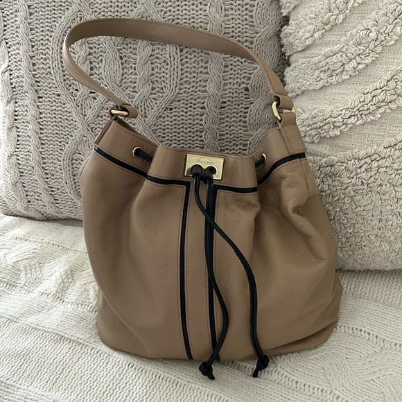 Foley & Corinna tan bucket handbag - Picture 1 of 12